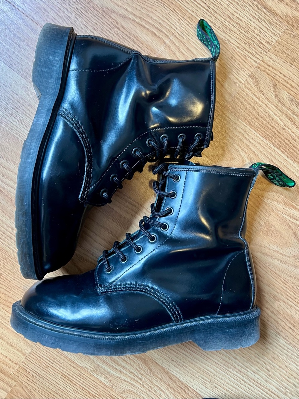 Solovair Black Hi-Shine 8 Eye Zip Derby Boot